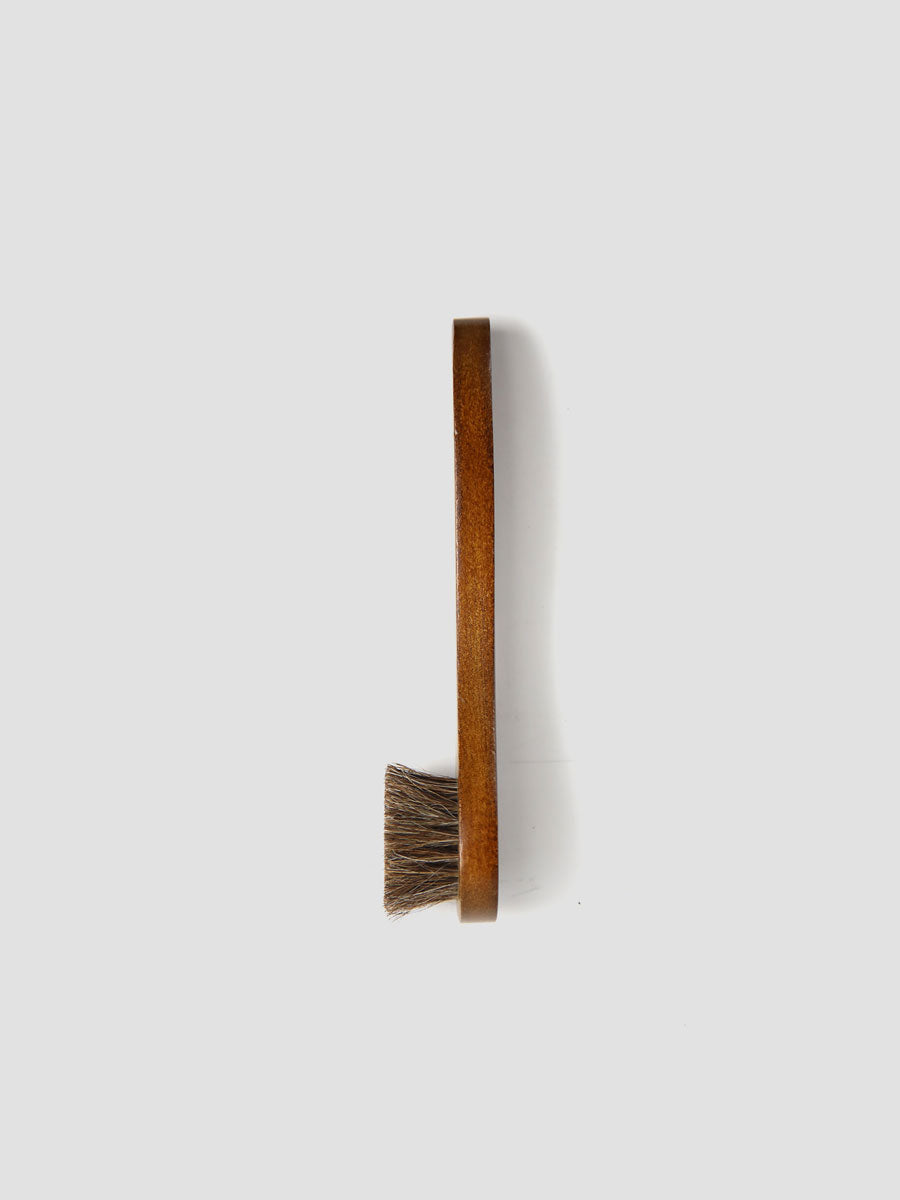 Rounded shoe brush