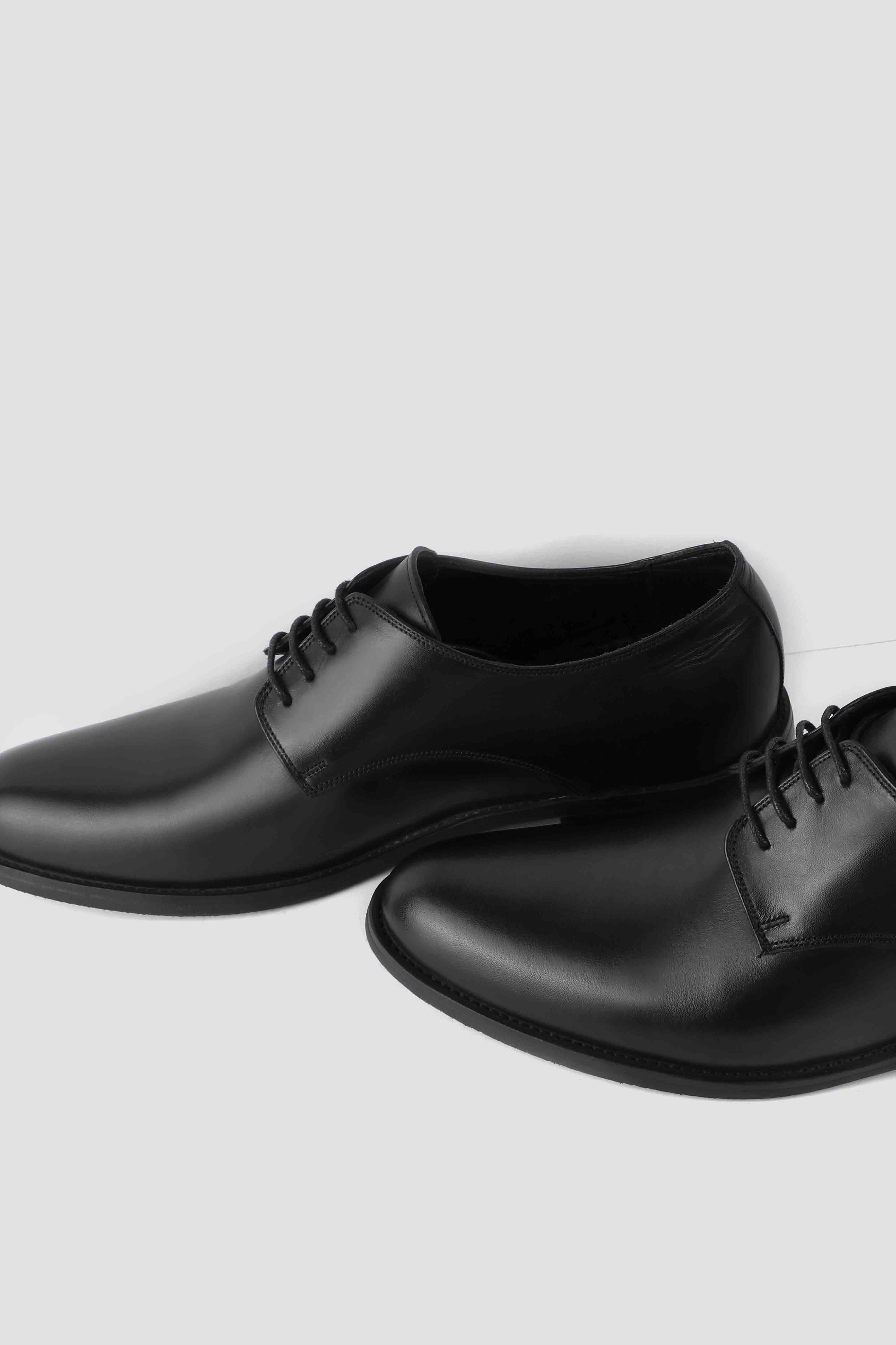 Cap toe Derby