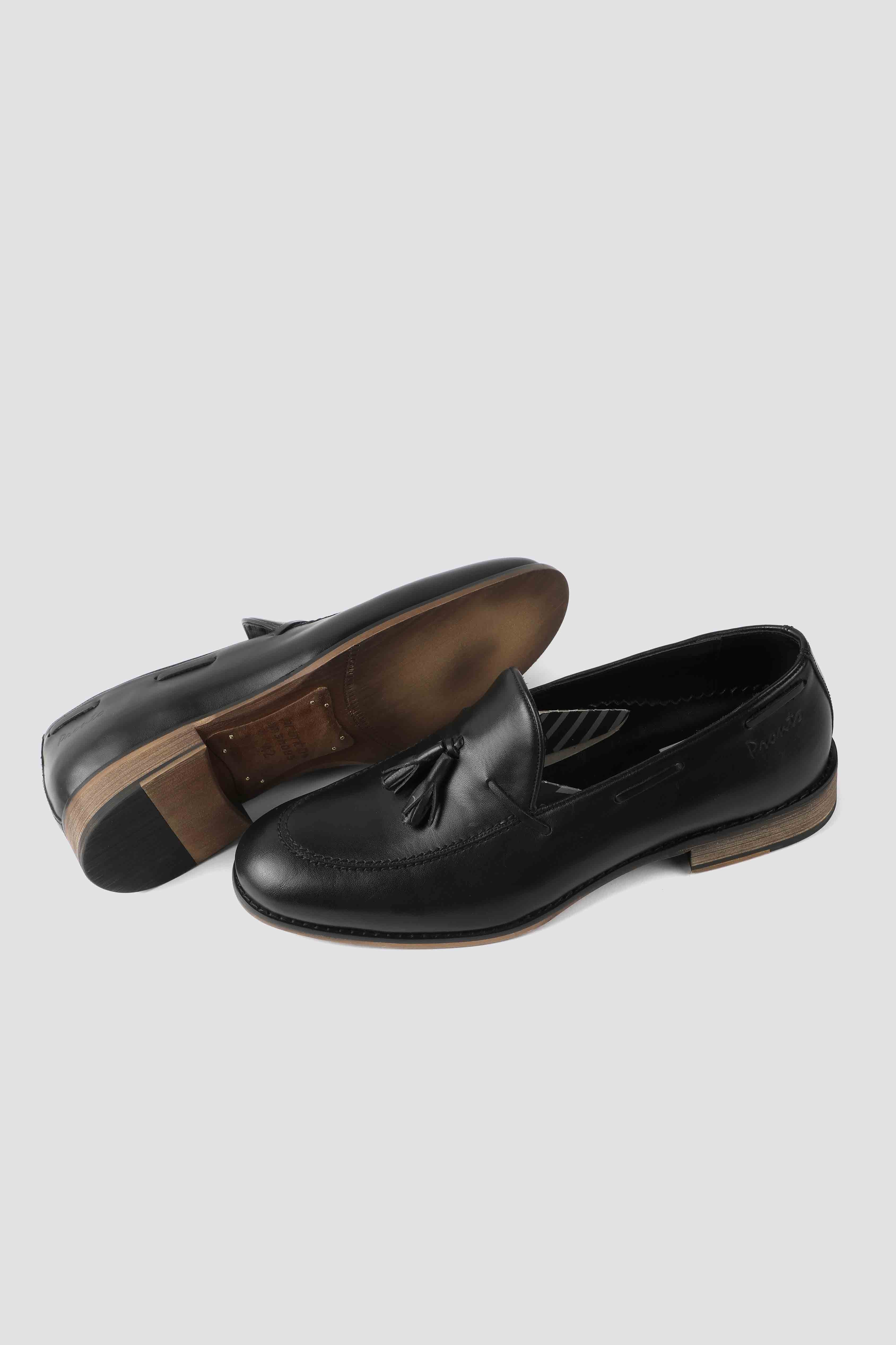 Tassel loafer